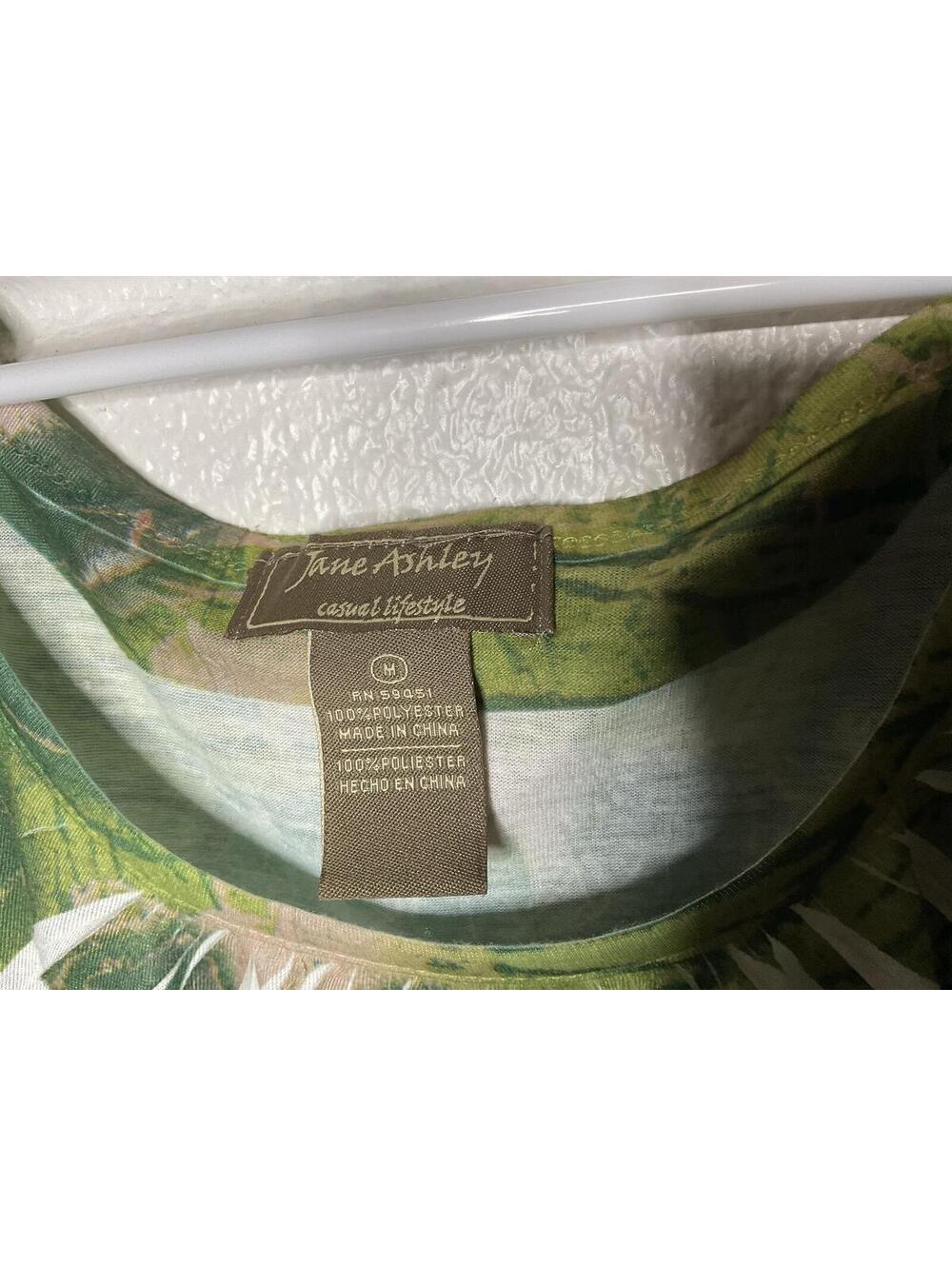 < Y2K Jane Ashley Botanical Floral Print Flutter Sleeve Top > - Picture 2 of 3